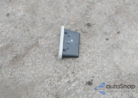 2001 Lincoln Town Car Signature from USA, damaged, VIN 1LNHM82W41Y689143